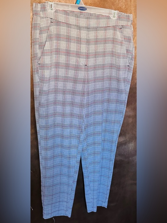 Old Navy Pants - Pre Owned Old Navy Cropped Plaid Ankle Pants with Gray with Red Accent